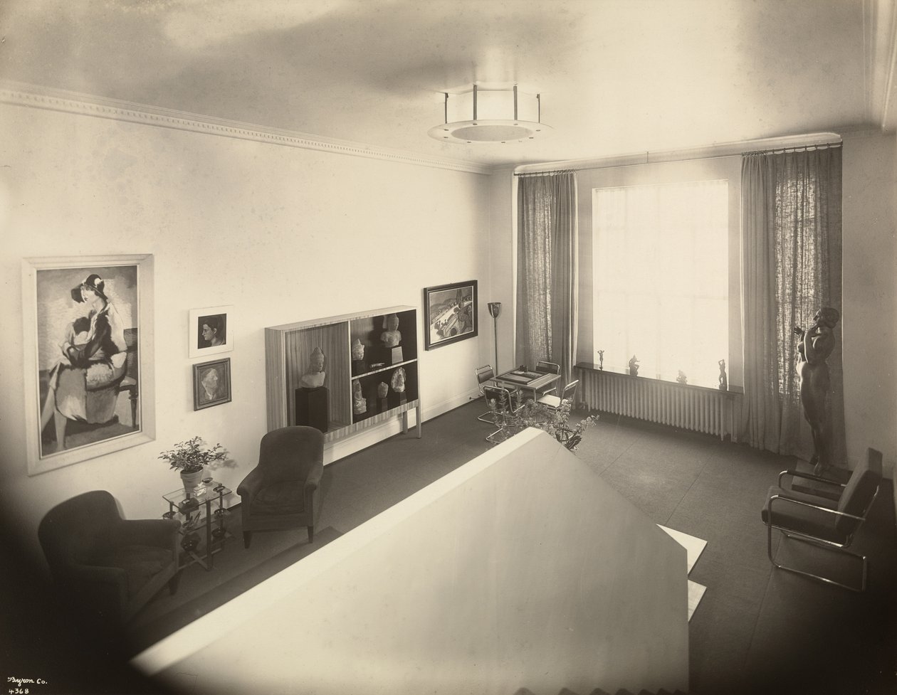 Vardagsrummet i John A. Dunbars hem, 50 East 77th Street, New York, 1931 (silvergelatintryck) av Byron Company