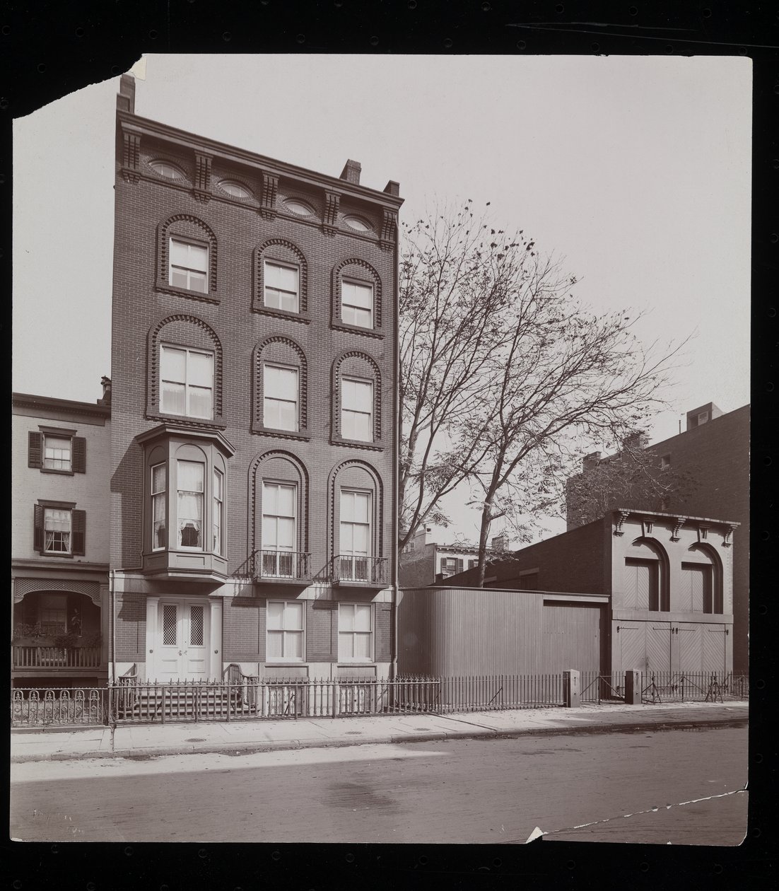 Miss Dodds residens, New York, 1898 (silvergelatintryck) av Byron Company