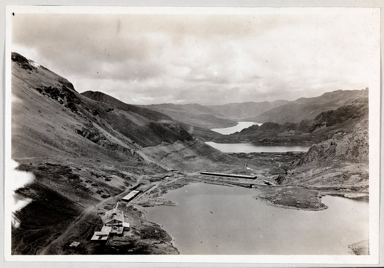 Utsikt från ovan av en lång sträcka av Panamakanalen under konstruktion, 1912 eller 1913 (silvergelatintryck) av Byron Company