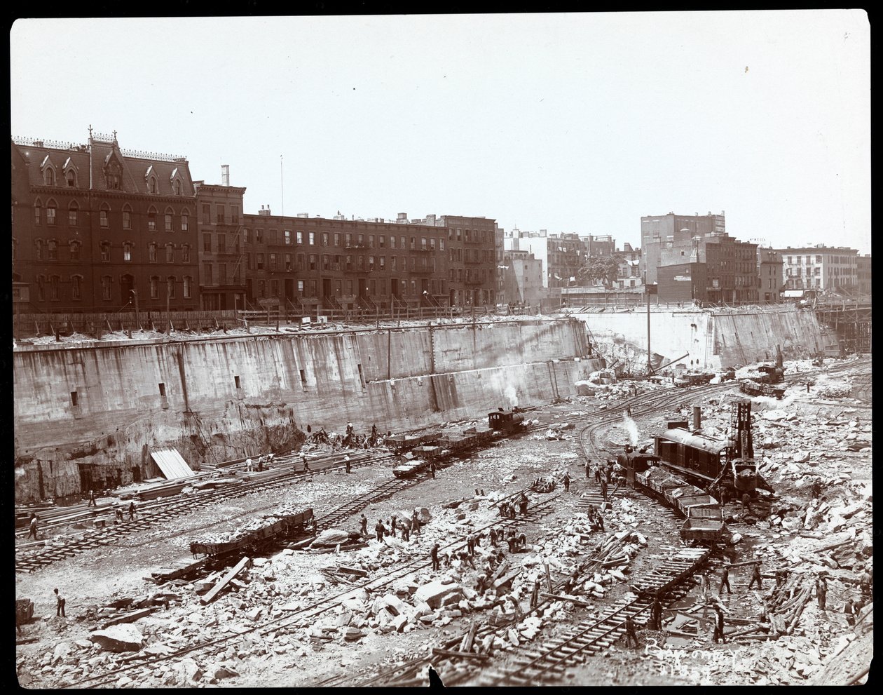 Arbetare i den stora utgrävningen för Pennsylvania Station, New York, 1904 (silvergelatintryck) av Byron Company