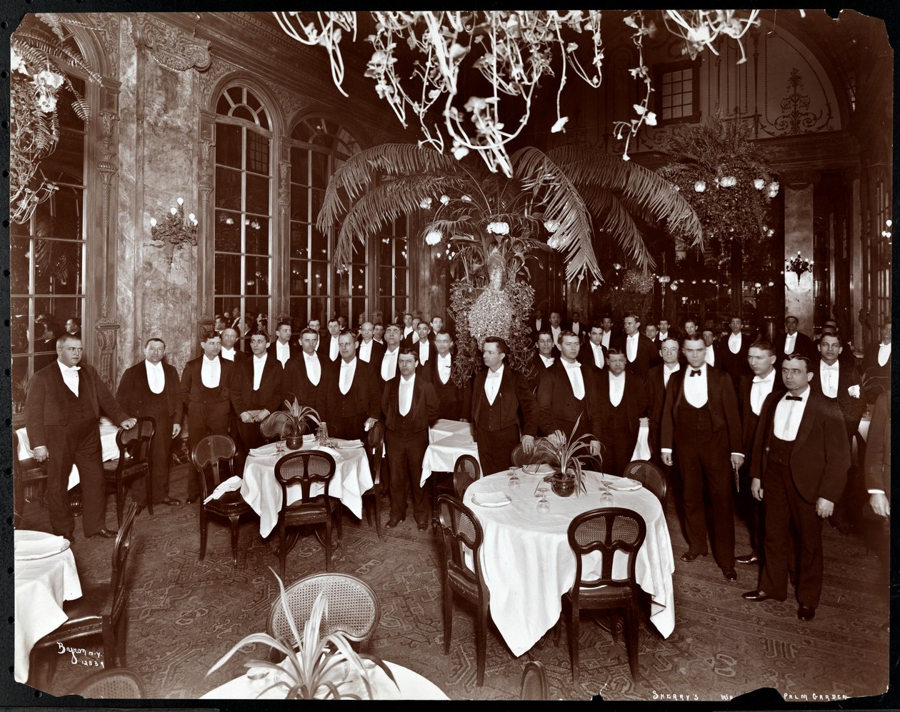 Servitörer i Palm Court på Sherry