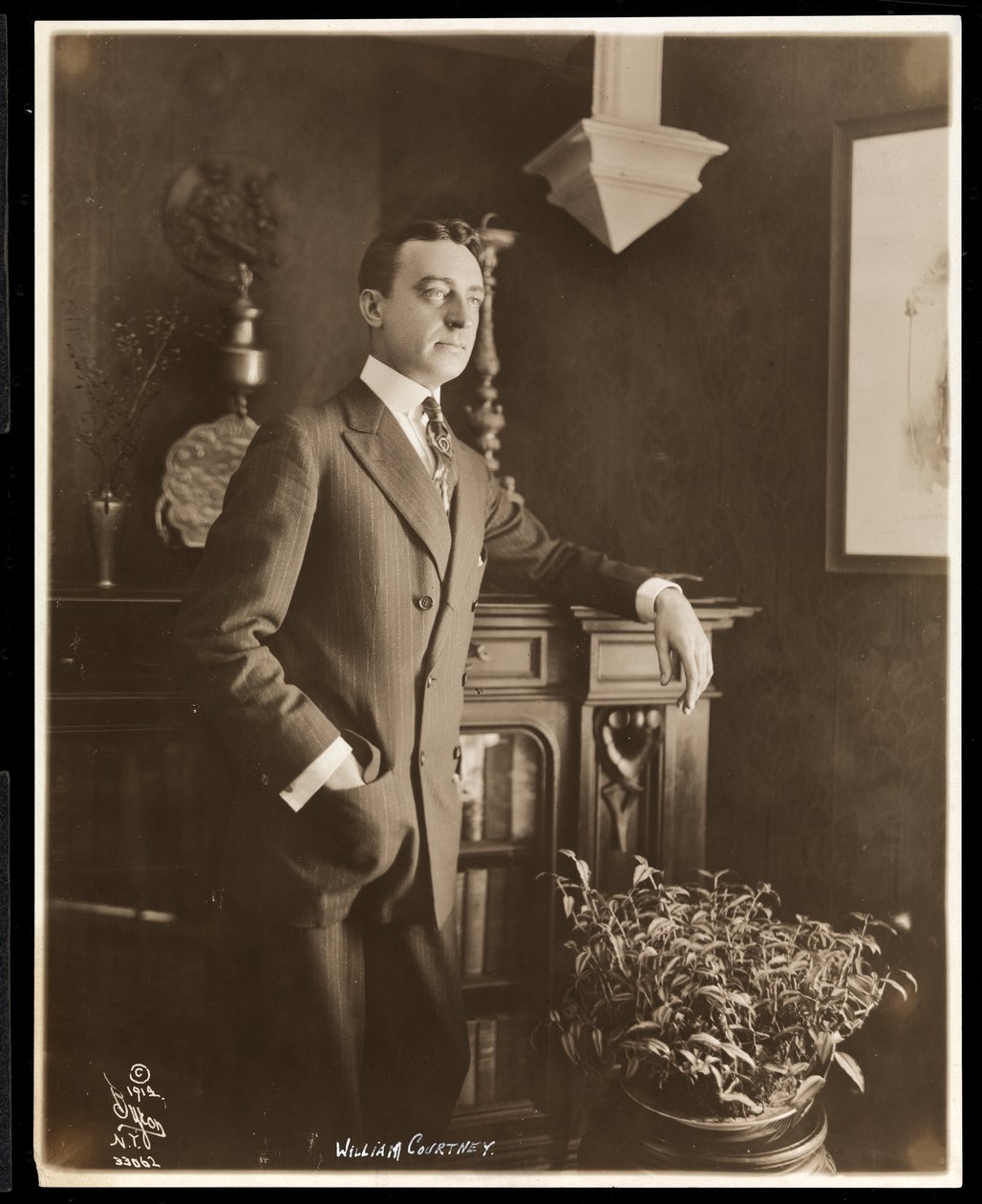 William Courtney, ca 1914 (silvergelatintryck) av Byron Company