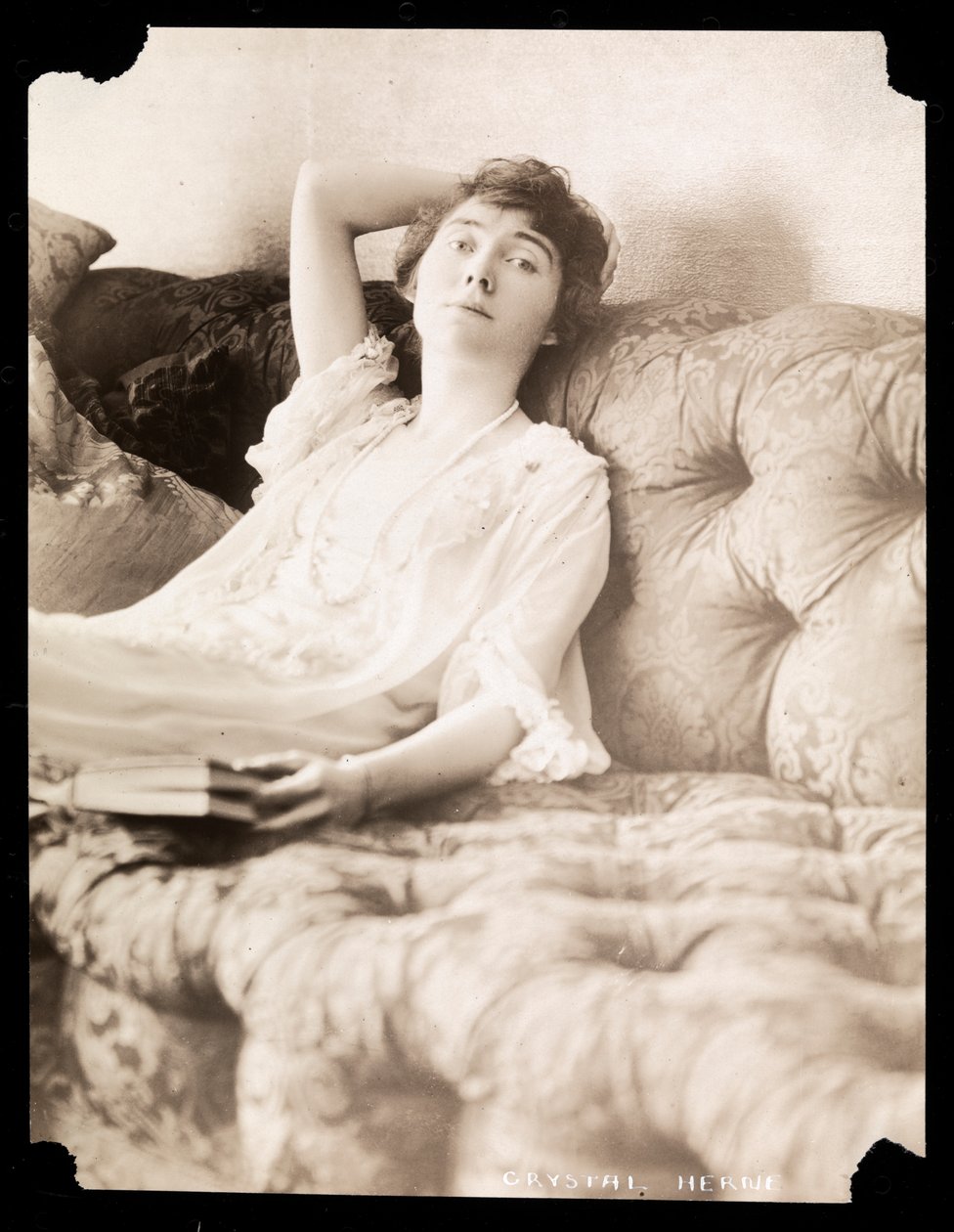 Crystal Herne, 1895-1915 (silvergelatintryck) av Byron Company