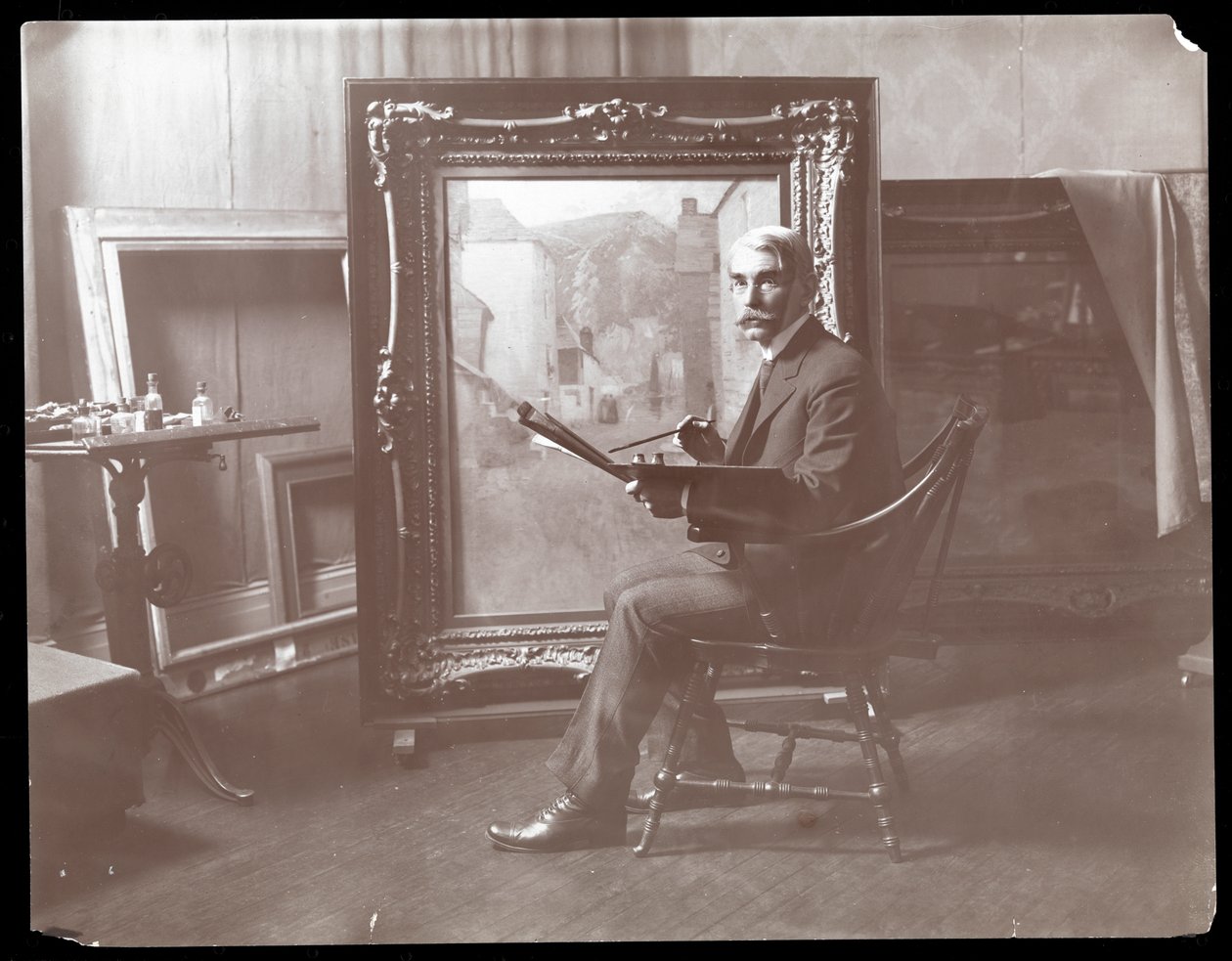 H.B. Snell i sin studio, New York, 1907 (silvergelatintryck) av Byron Company