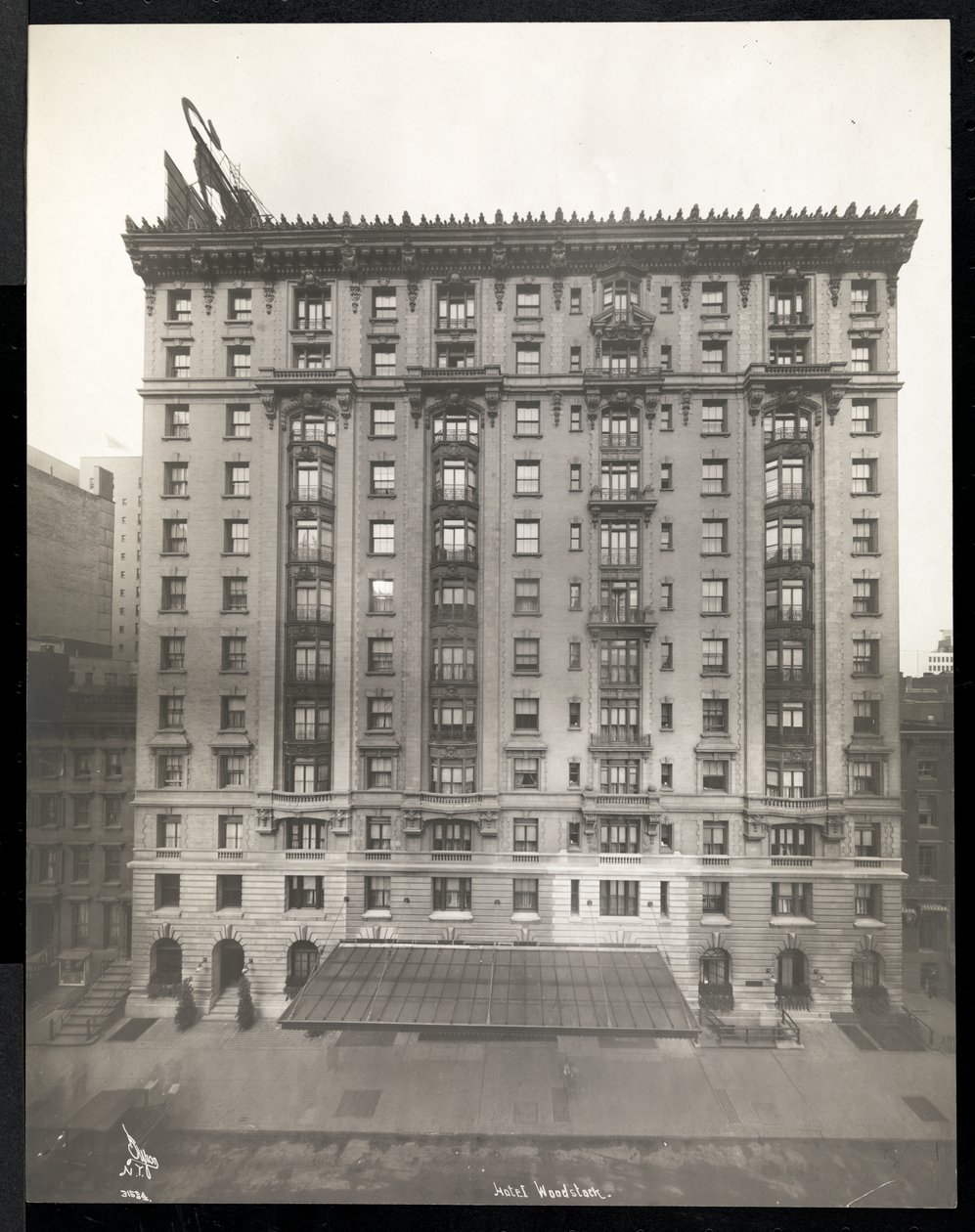 Hotel Woodstock på 127 West 43rd Street, New York, 1911 eller 1912 (silvergelatintryck) av Byron Company