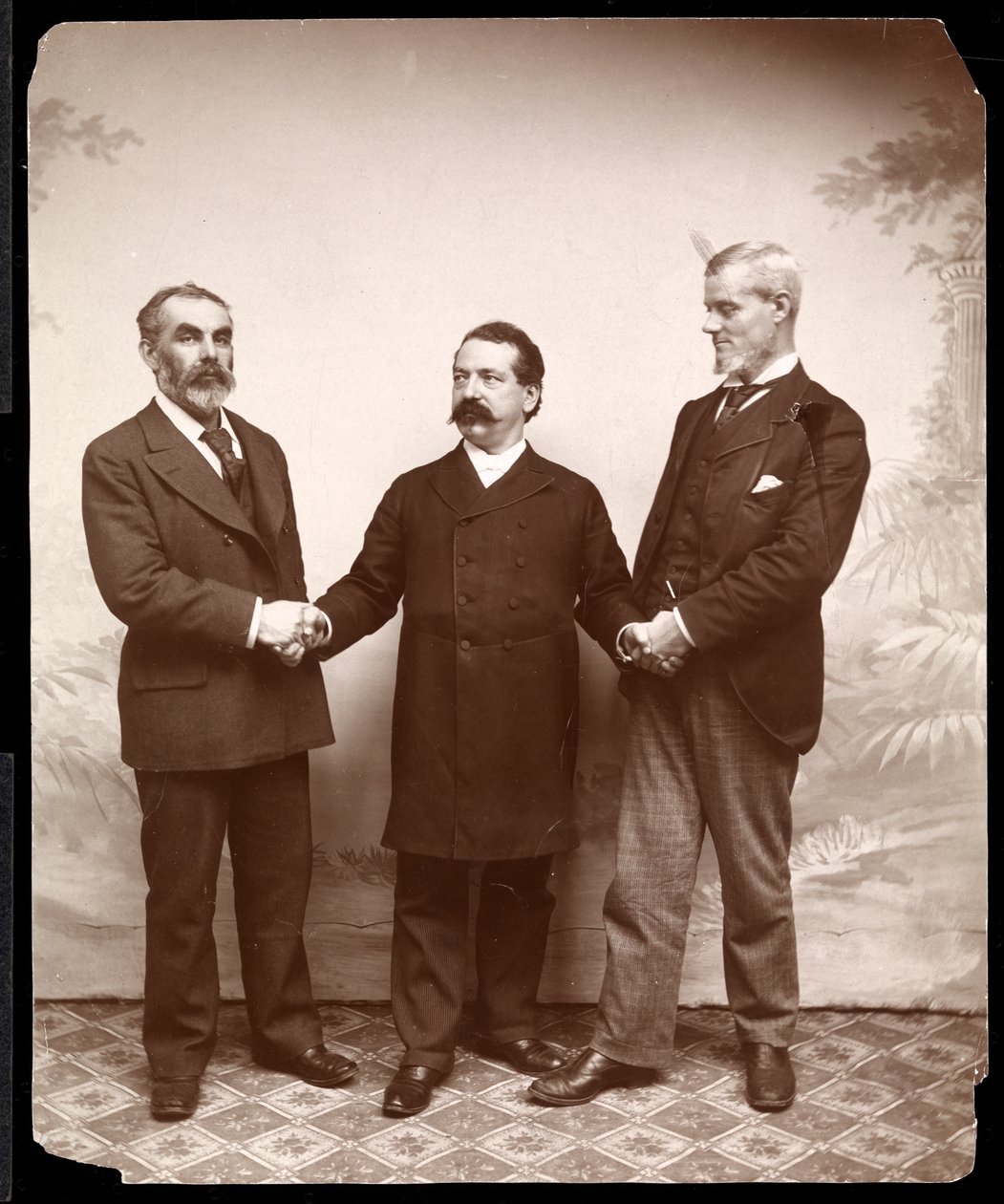 Labourledare Samuel Gompers, John Burns och Holmes, 1893-4 (silvergelatintryck) av Byron Company