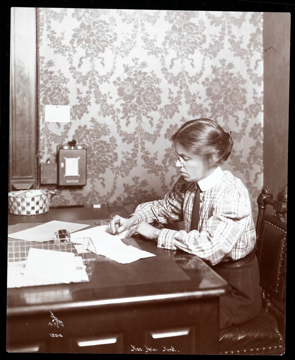 Miss Helen Marot, 1904 (silvergelatintryck) av Byron Company
