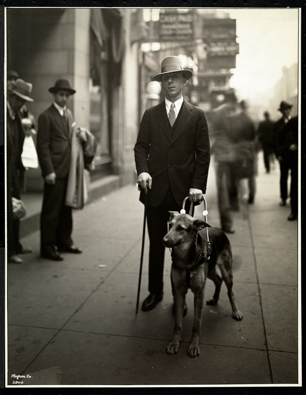 Mr. Himmel från New York Association for the Blind, 111 East 59th Street, rew York, 1930 (silvergelatintryck) av Byron Company