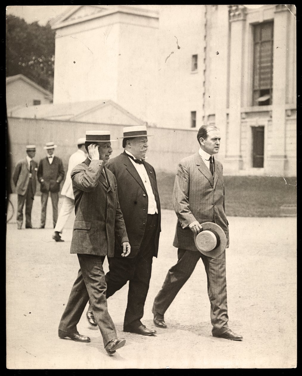 President William Howard Taft med professor Arthur Twining Hadley från Yale University och en annan man, 1900-20 (silvergelatintryck) av Byron Company