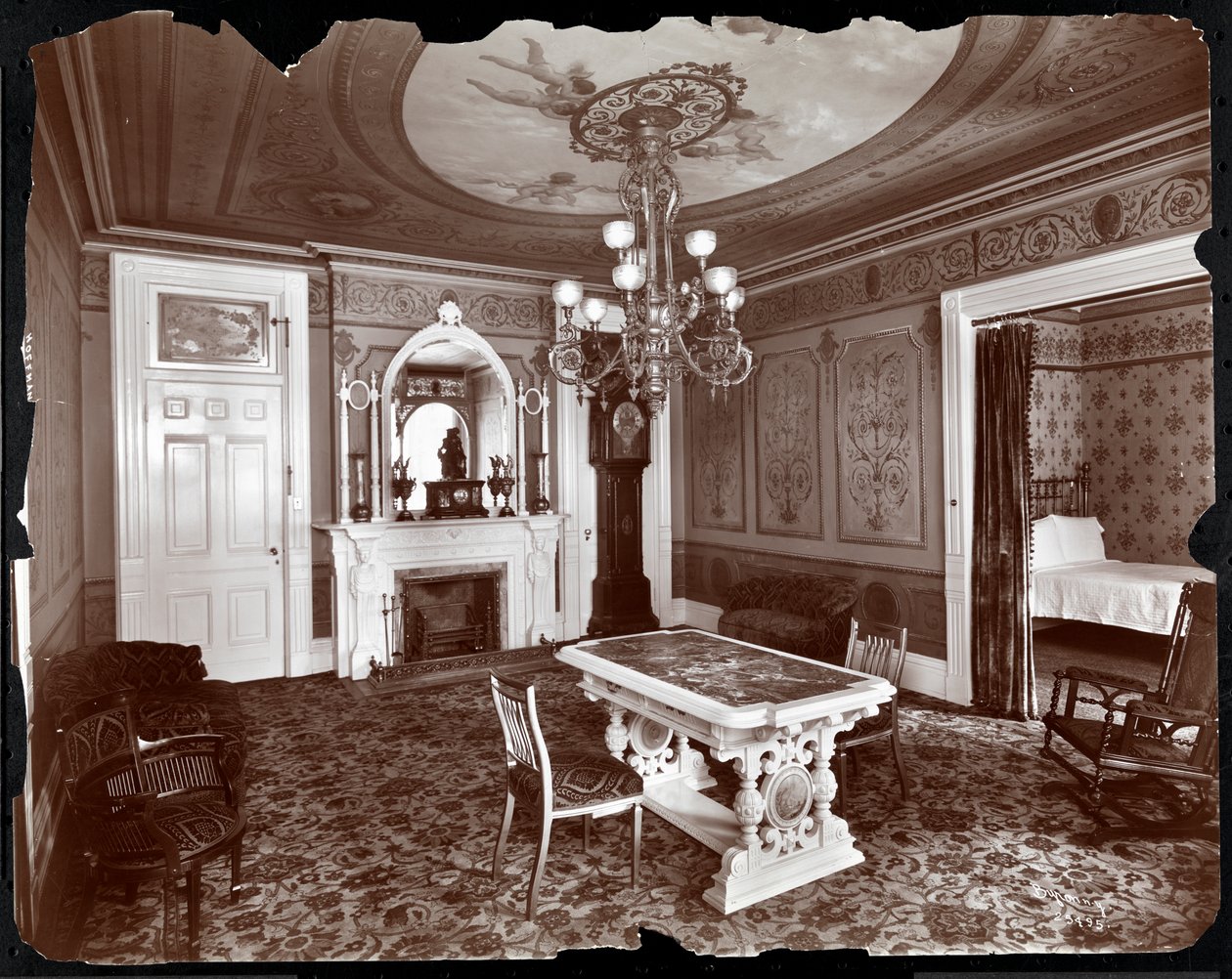 Privat vardagsrum på Hoffman House Hotel, 1907 (silvergelatintryck) av Byron Company