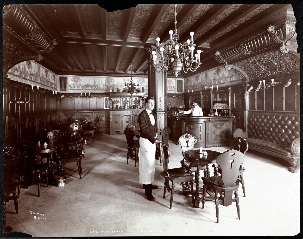 Det holländska rummet på Hotel Manhattan, 1902 (silvergelatintryck) av Byron Company