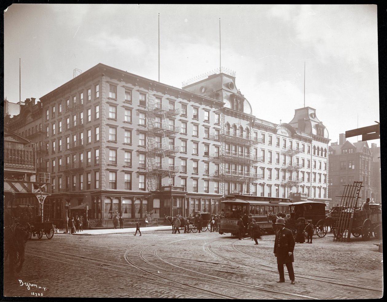 The Grand Union Hotel på 4th Avenue och 42nd Street, New York, 1904 (silvergelatintryck) av Byron Company