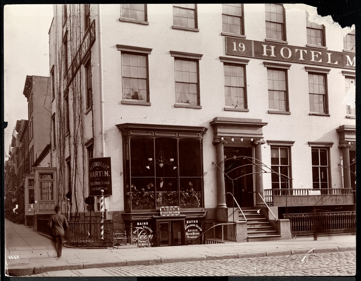 The Hotel Martin på 19 Lafayette Place, New York, 1896 (silvergelatintryck) av Byron Company