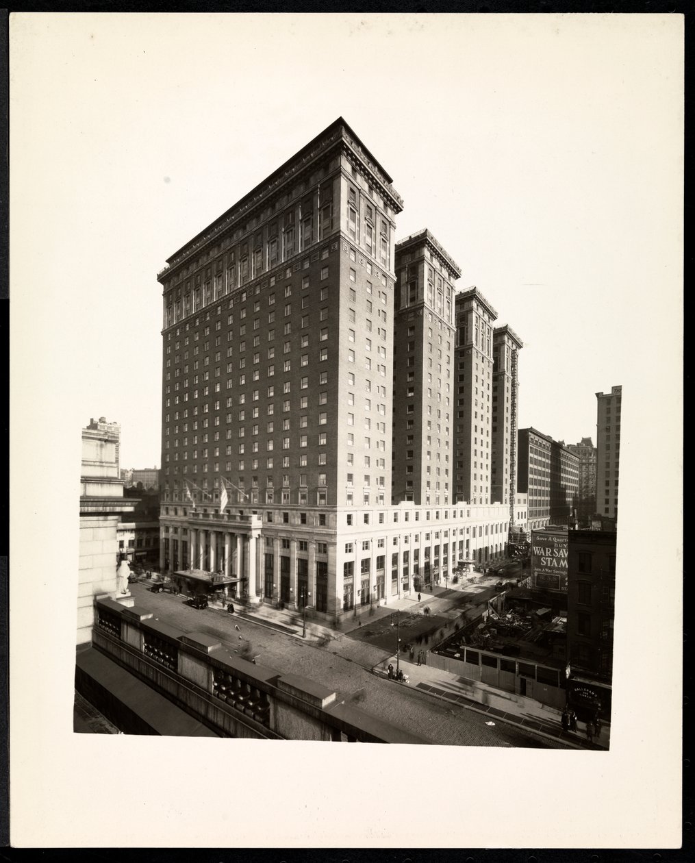 The Hotel Pennsylvania, 7th Avenue och 32nd Street, New York, 1919 (silvergelatintryck) av Byron Company