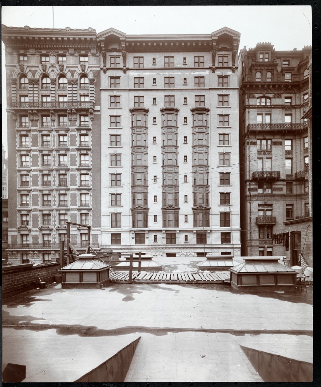 The Hotel Prince George, 14 East 28th Street, New York, ca 1905 (silvergelatintryck) av Byron Company