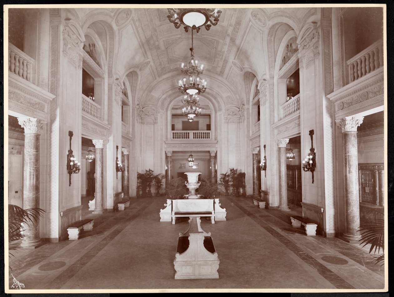Lobbyn på Hotel McAlpin, 1913 (silvergelatintryck) av Byron Company