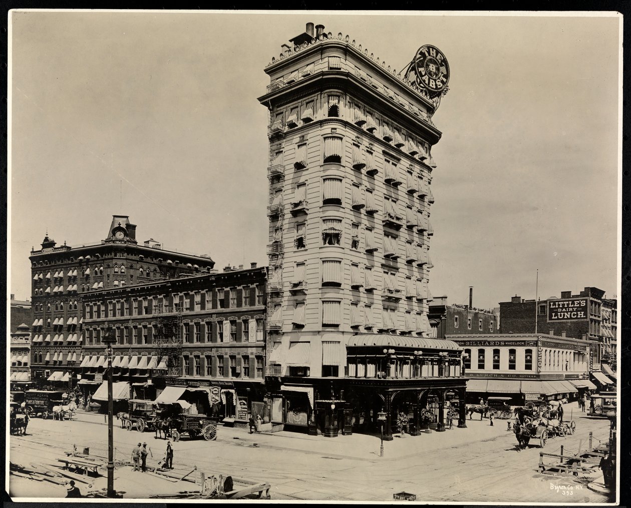 The Pabst Hotel, 42nd Street, Broadway och 7th Avenue, New York, 1919 (silvergelatintryck) av Byron Company