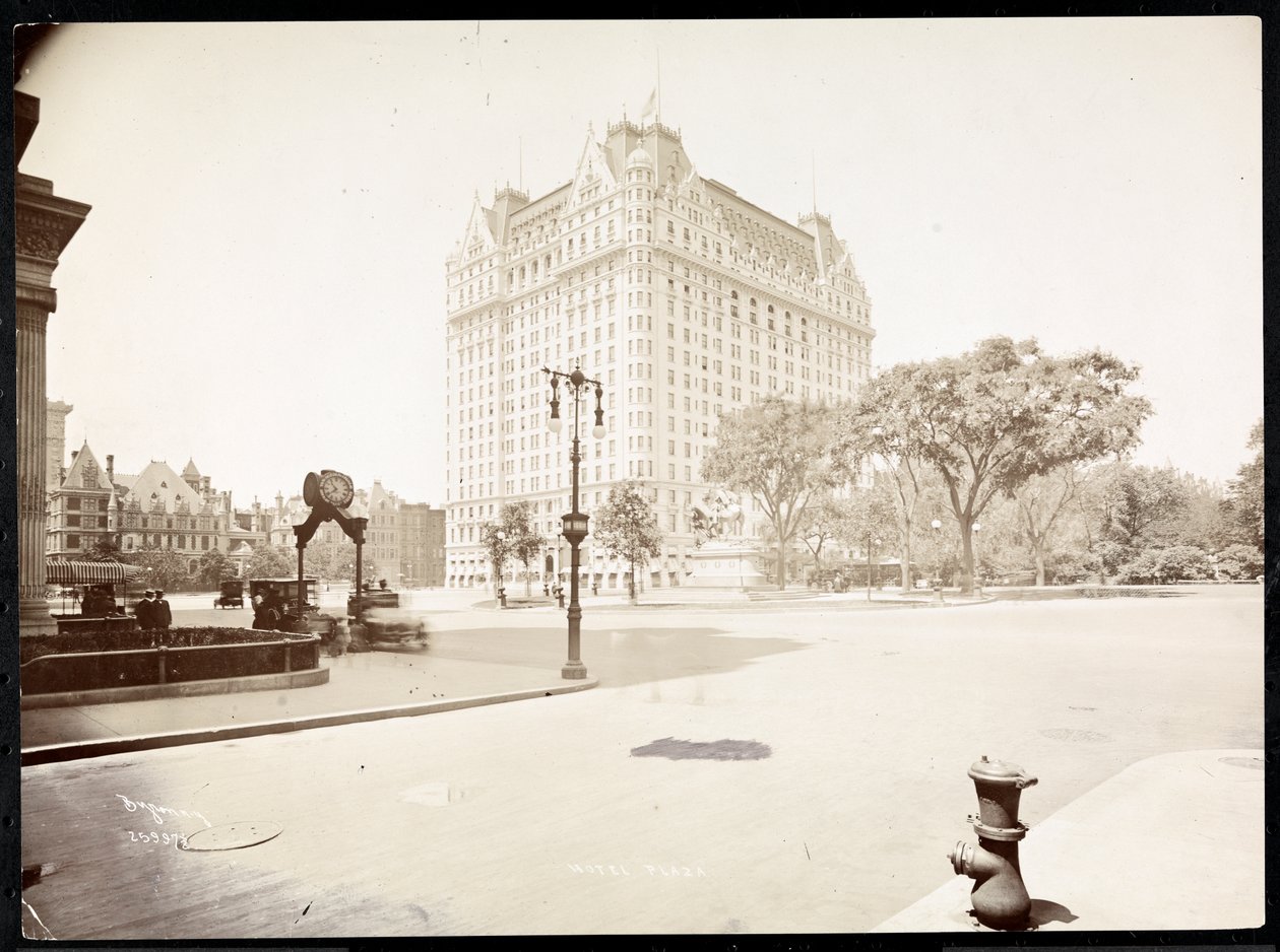 The Plaza Hotel, 5th Avenue och 59th Street, New York, 1907 (silvergelatintryck) av Byron Company