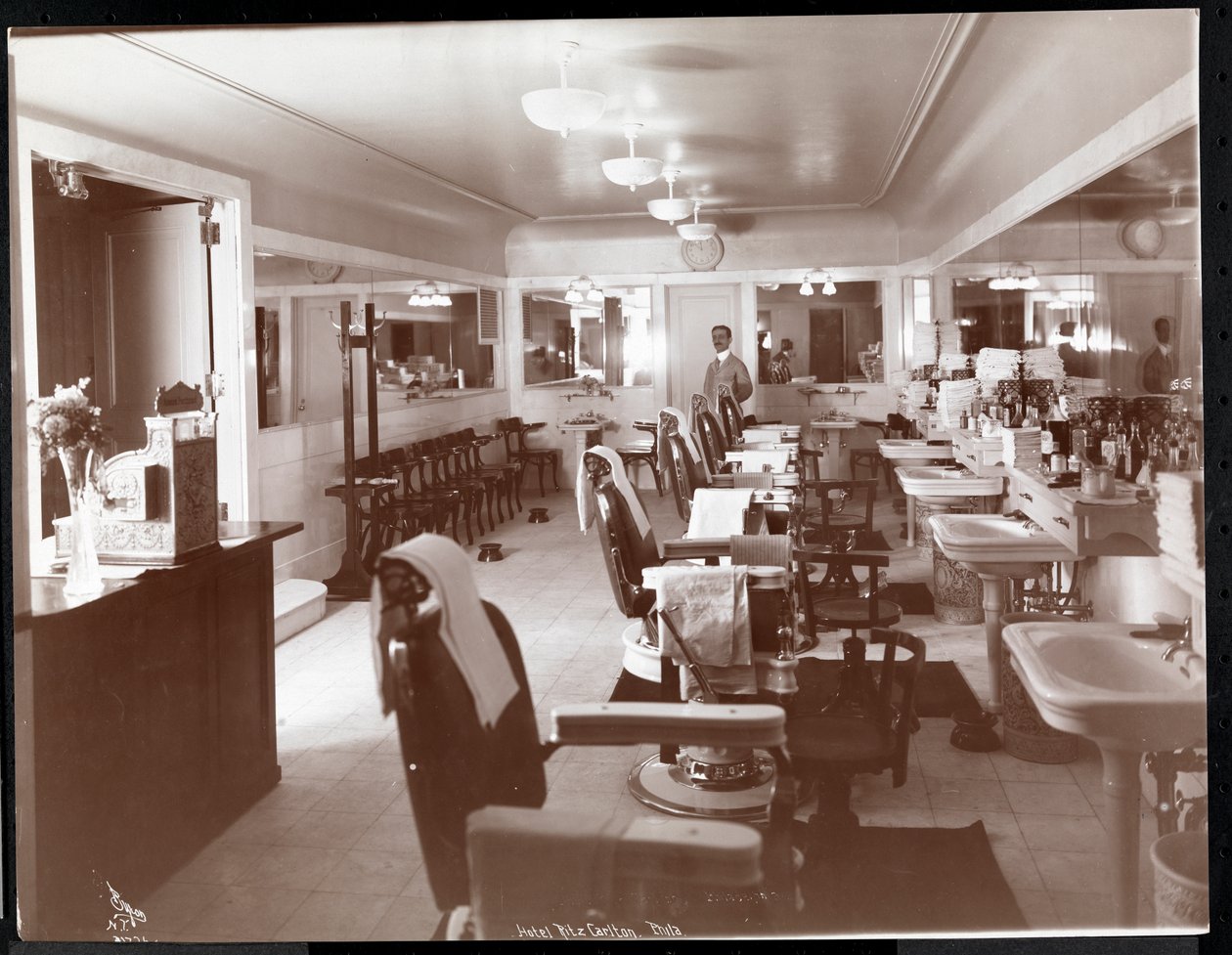 Frisersalongen på Philadelphia Ritz-Carlton Hotel, 1913 (silvergelatintryck) av Byron Company