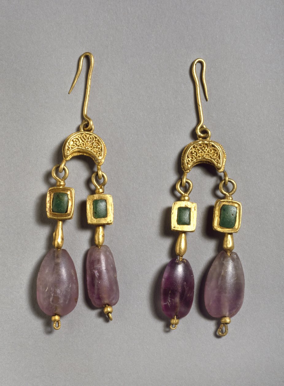 Örhängen, ca 1000-talet (guld, ametist och jade) av Byzantine