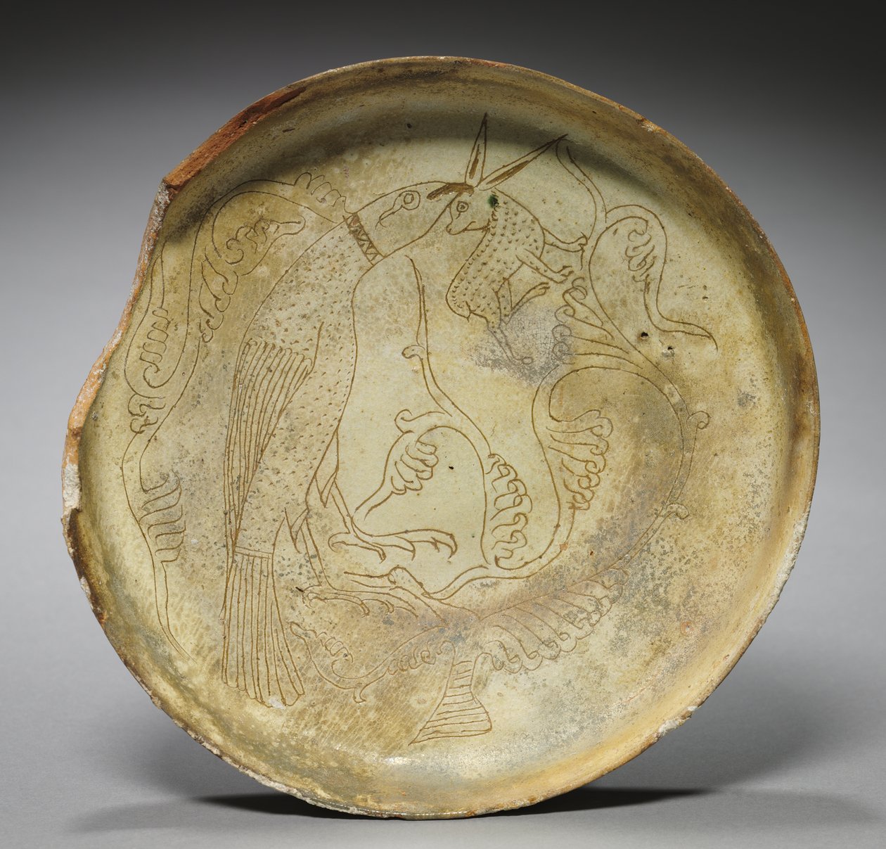 Djup tallrik med hök, kanin och lövverk, 1100-tal av Byzantine