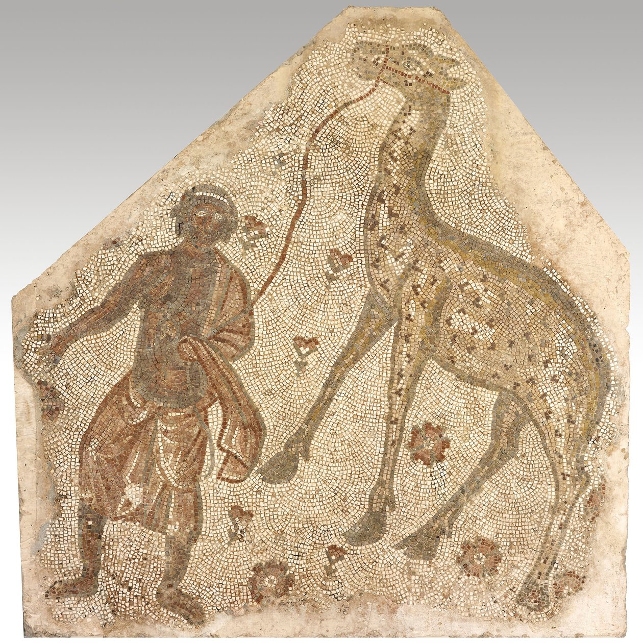 Mosaikfragment med man som leder en giraff, 401-500 e.Kr (sten i murbruk) av Byzantine