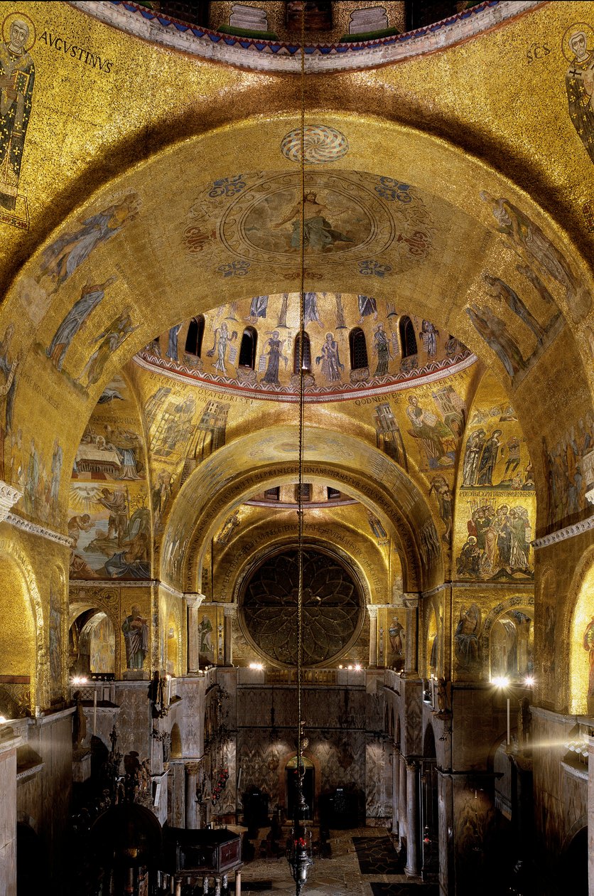 Bysantinsk arkitektur: utsikt över södra tvärskeppet (med dome dediee till Saint Leonard), rosetten. 1542-1551 Basilica di San Marco (Sankt Markusbasilikan), Venedig av Byzantine Byzantine