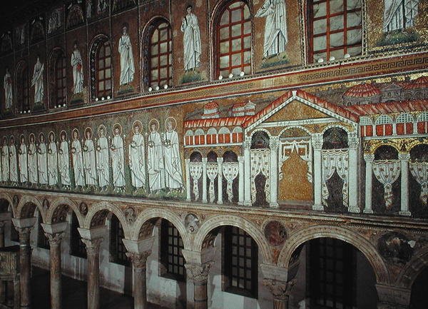 Fasad av Palazzo di Teodorico och processionen av martyrer, 527-99 (mosaik) av Byzantine School