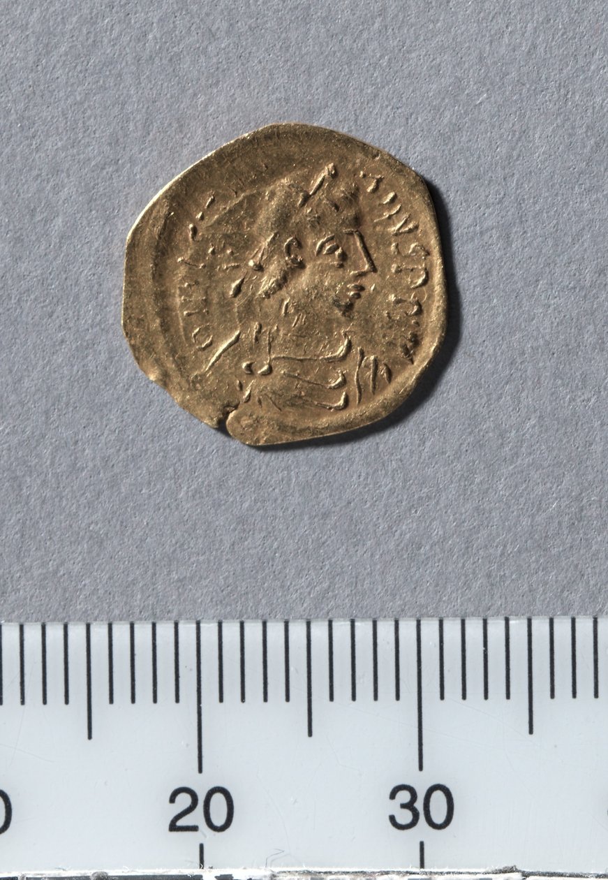Half Tremissis av Justinian I, Konstantinopel, 527-565 (guld) av Byzantine School