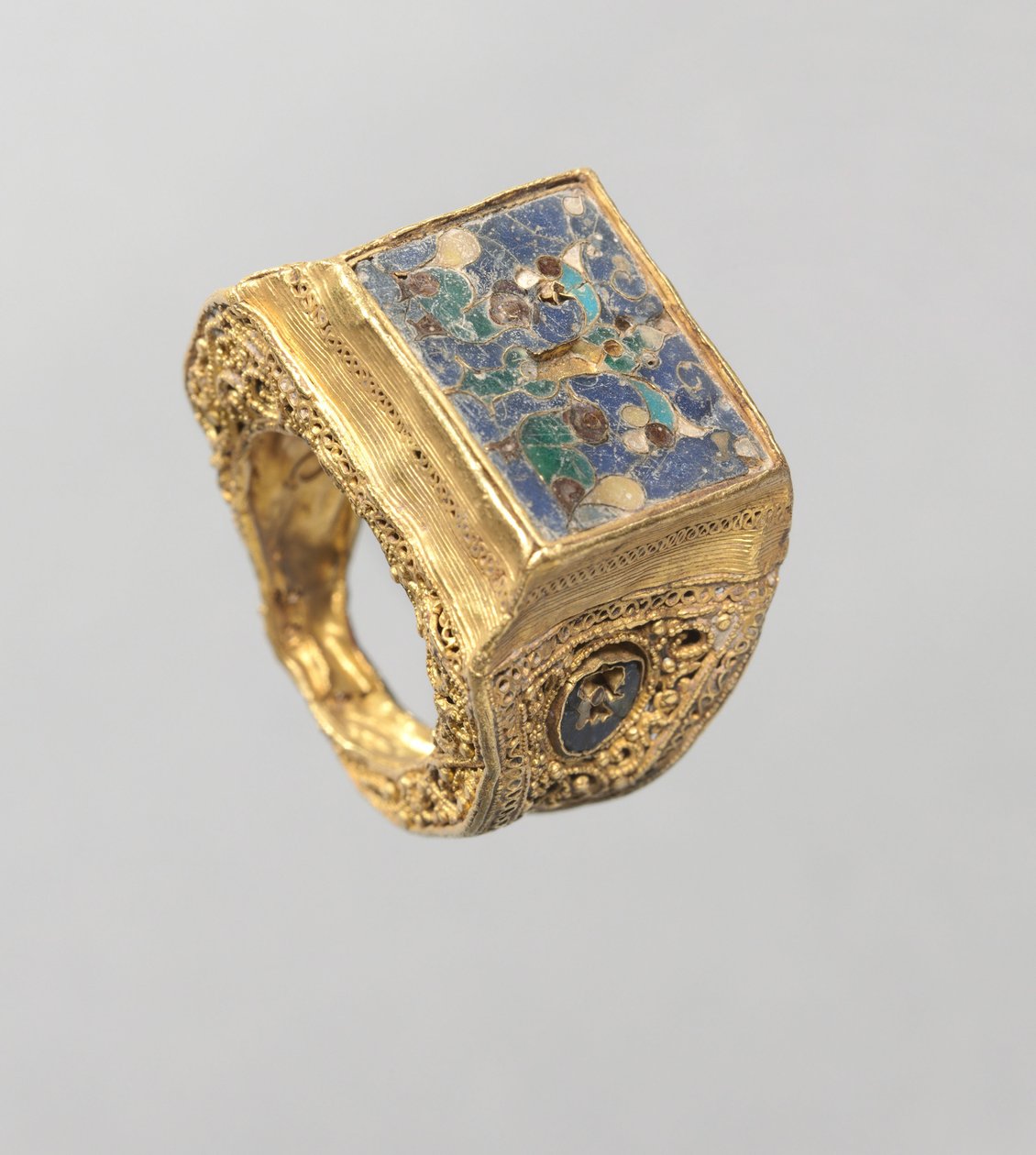 Ring, 800-tal av Byzantine School