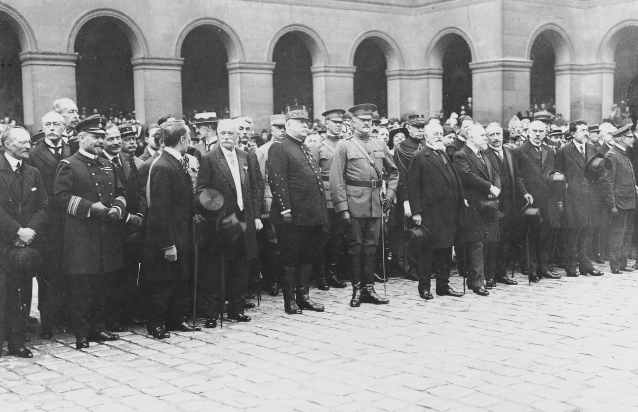 Marskalk Joffre, general Pershing och president Poincaré välkomnade den första kontingenten amerikanska trupper som anlände till Frankrike, vid Hôtel des Invalides, Paris, 4 juli 1917 av C. Chusseau Flaviens