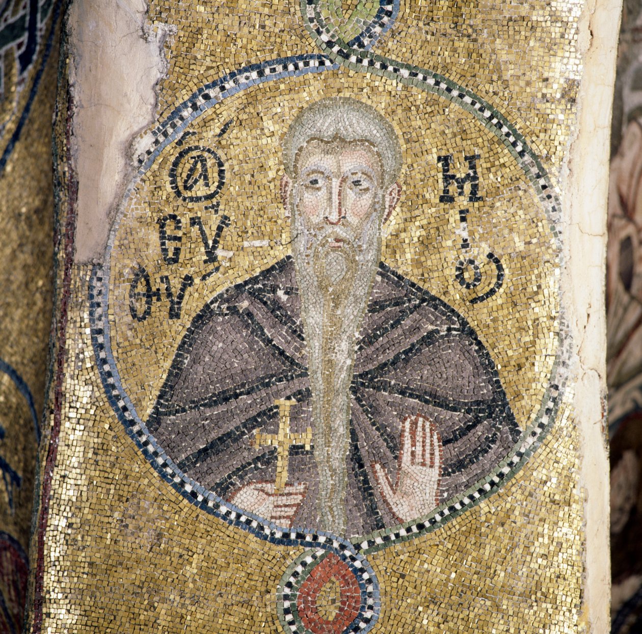 Saint, mosaik i katholikon (huvudkyrka) i Nea Moni-klostret (Unescos världsarvslista av J.B. and Brown J. Rowbotham