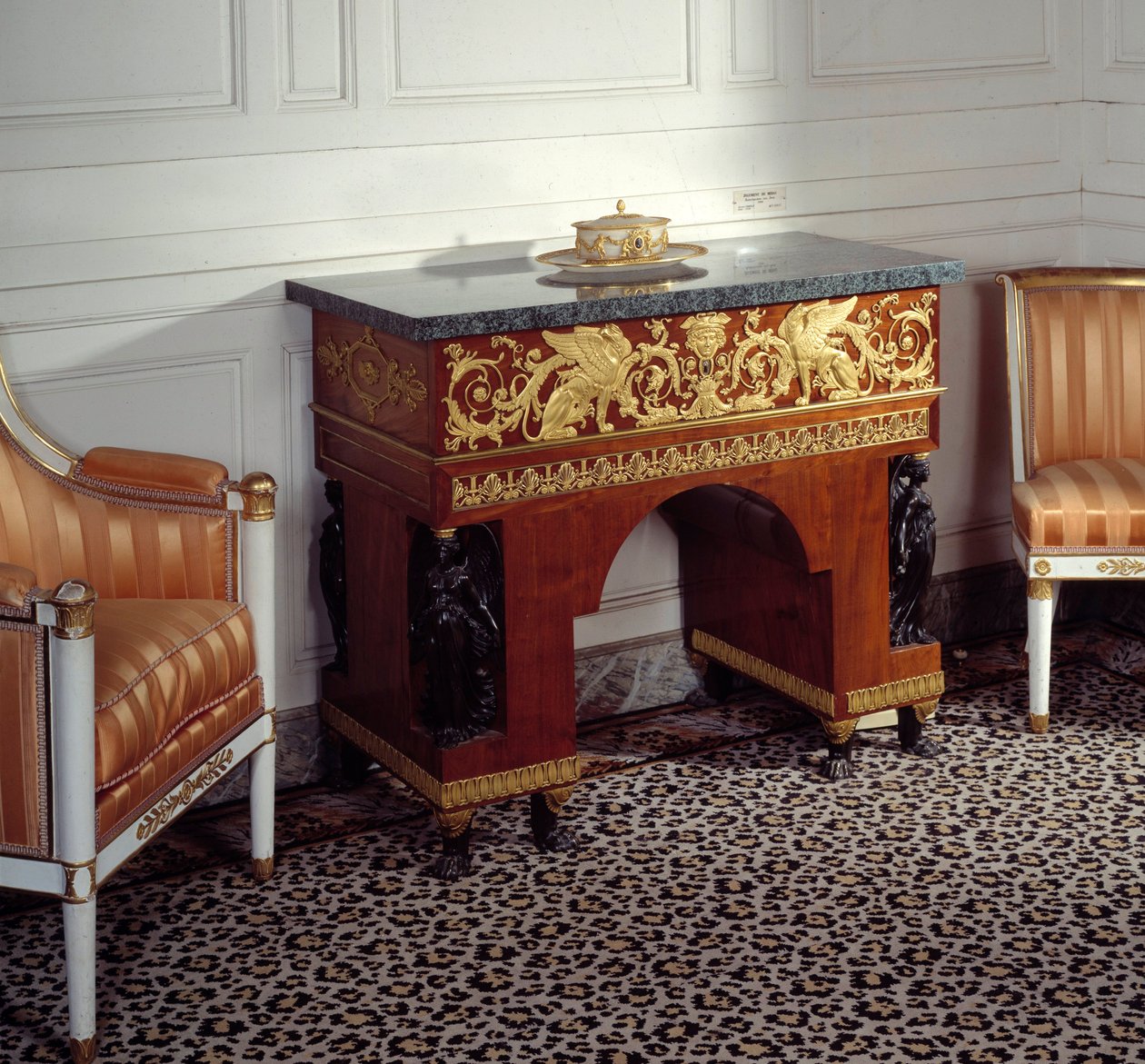 Furniture Premier Empire: kontoret för imponen Josephine de Beauharnais (1763-1814) byggt av bröderna Jacob (1800-talet) efter teckningarna av Charles Percier och Pierre Fontaine. 1800 Versailles, Grand Trianon av C. and Fontaine P. Percier