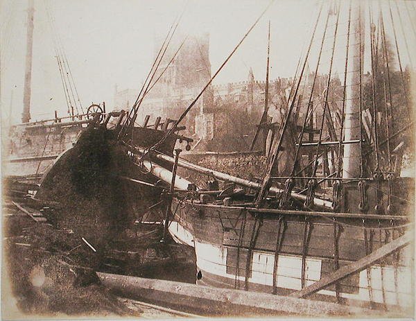 Segelfartyg i hamnen, ca 1845 (saltat papperstryck från kalotypnegativ) av Calvert Richard Jones