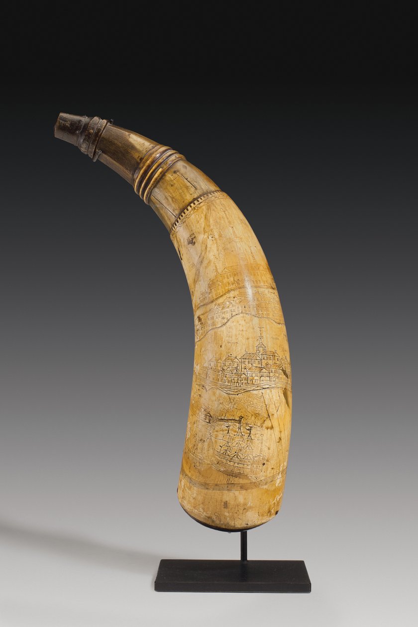Pulverhorn, graverad med en karta över St. Lawrencefloden i området Quebec, ca 1759 (horn) (se även 997378-80) av Canadian School