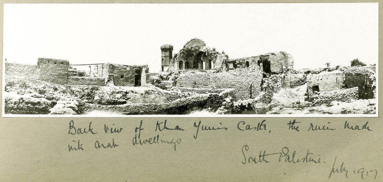 Bakifrån av Khan Yunis slott, södra Palestina, juli 1917 av Capt. Arthur Rhodes