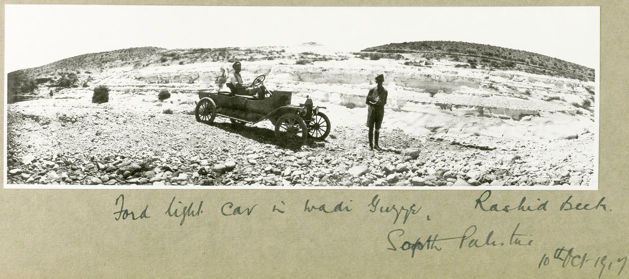 Ford lätt bil i Wadi Guzzeh, Rashid Beck, södra Palestina, oktober 1917 av Capt. Arthur Rhodes