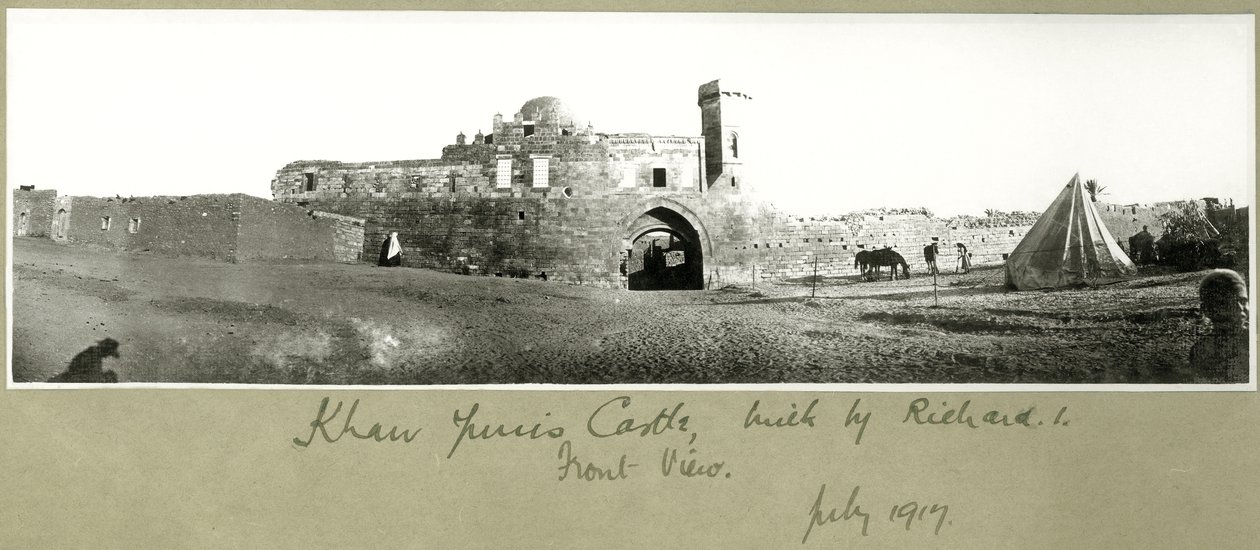Framifrån av Khan Yunis slott, byggt av Richard I, juli 1917 av Capt. Arthur Rhodes