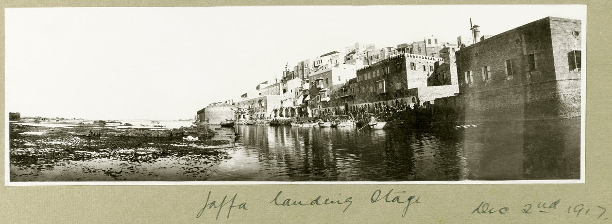 Landsteg i Jaffa, 2 december 1917 av Capt. Arthur Rhodes