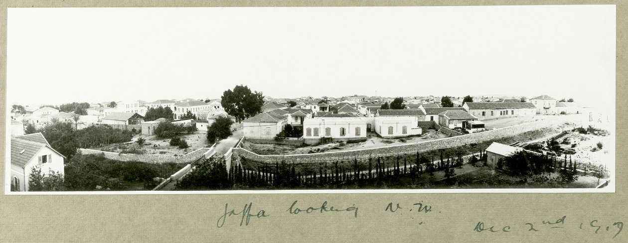 Jaffa looking North West, 2 december 1917 av Capt. Arthur Rhodes