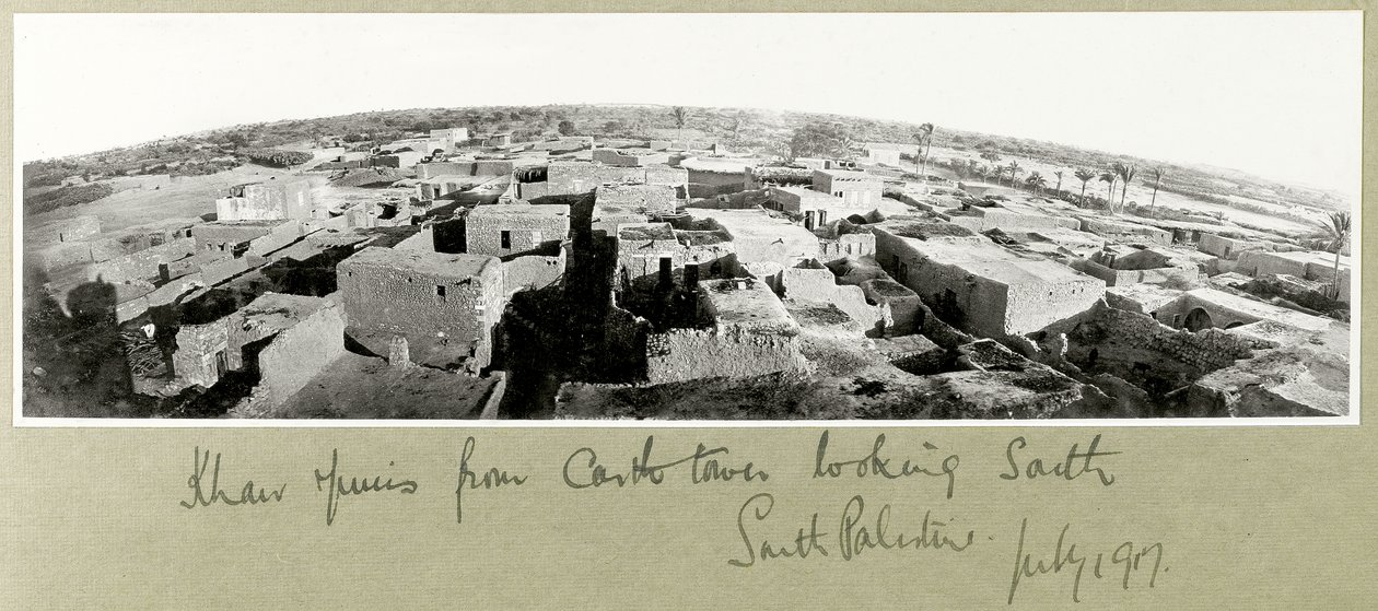 Khan Yunis från slottstornet, södra Palestina, juli 1917 av Capt. Arthur Rhodes