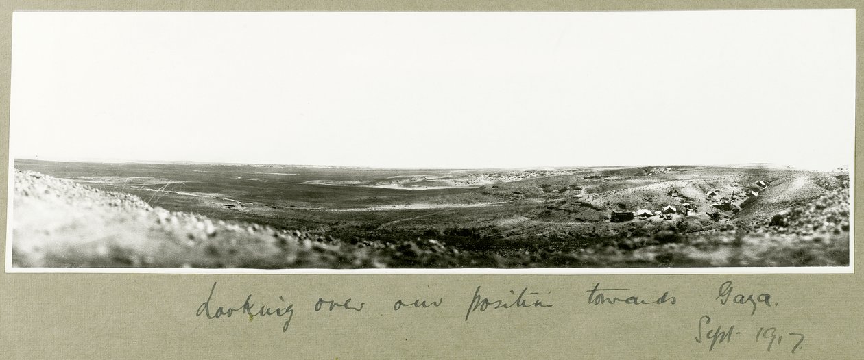 Ser över vår position mot Gaza, september 1917 av Capt. Arthur Rhodes