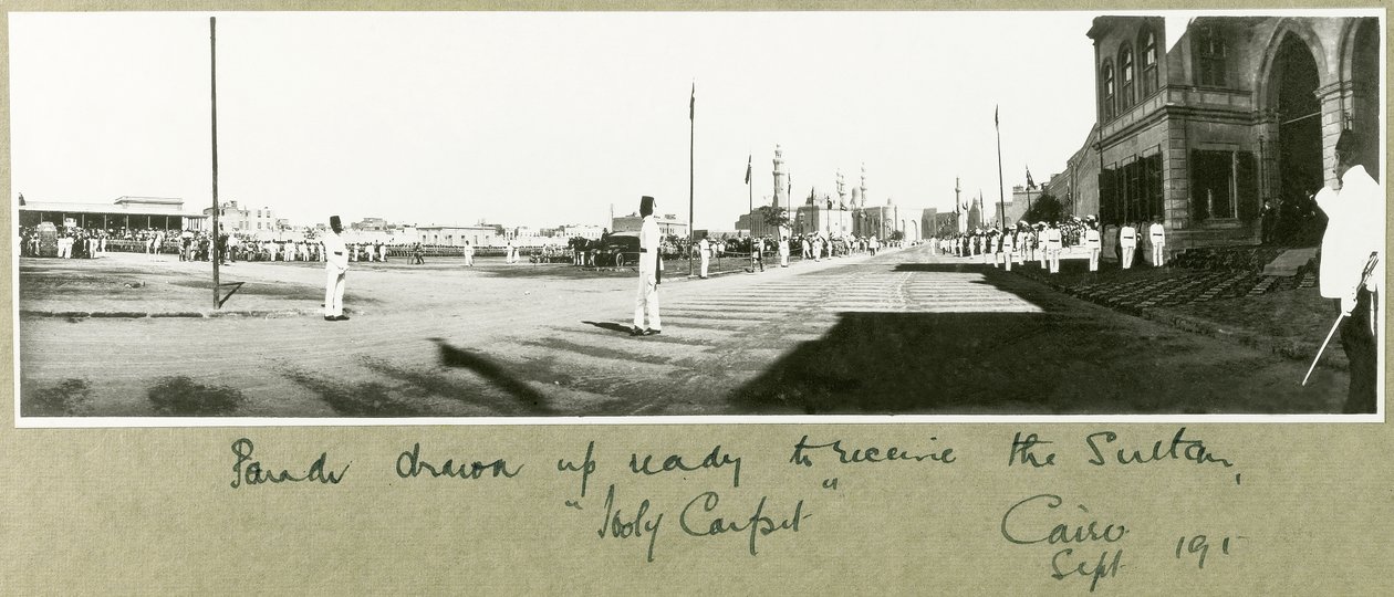 Parad redo att ta emot sultanen, Kairo, september 1917 av Capt. Arthur Rhodes