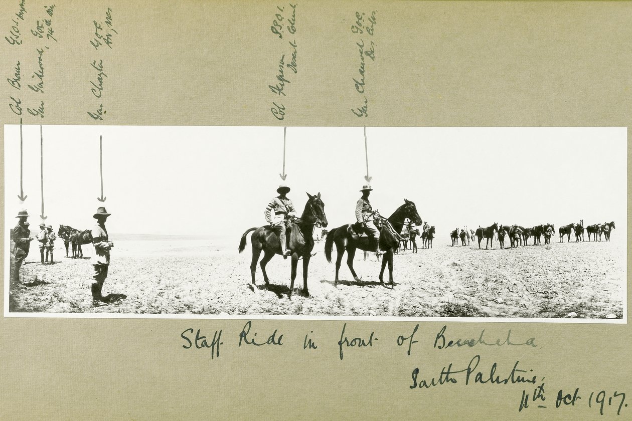Stabstur framför Beersheba, Sydpalestina, oktober 1917 av Capt. Arthur Rhodes