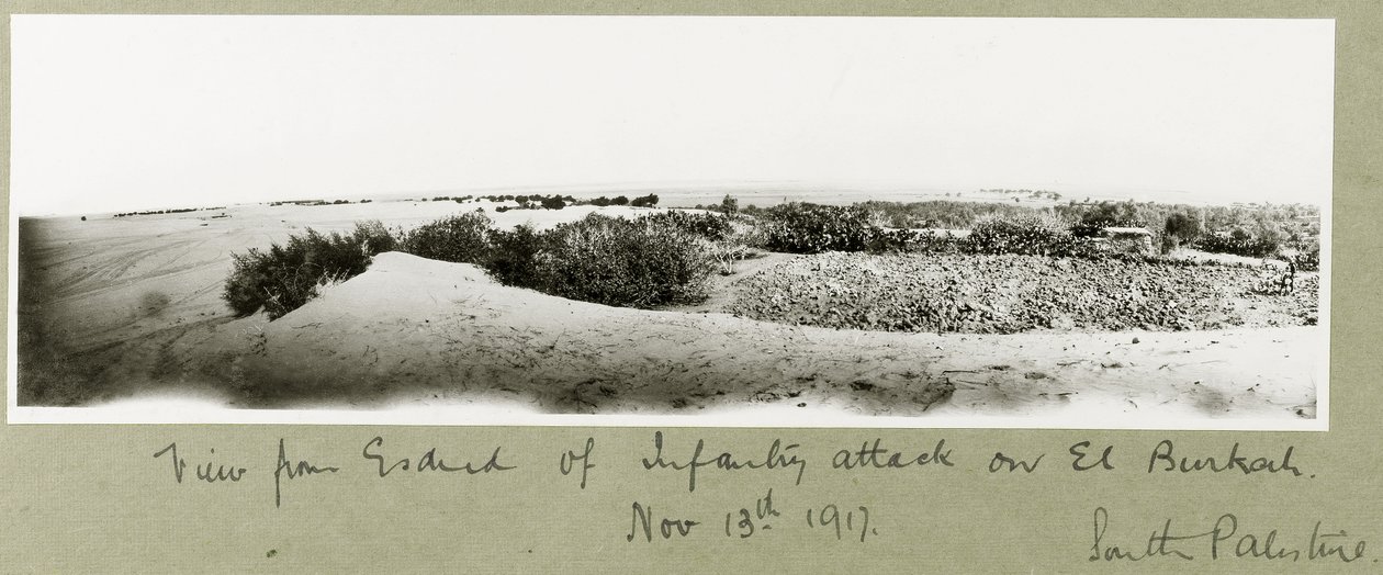 Utsikt från Esdud av en infanterisattack på El Burkah, 13 november 1917 av Capt. Arthur Rhodes
