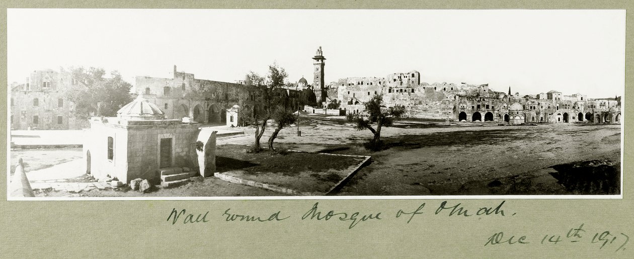 Mur runt moskén i Omah, 14 december 1917 av Capt. Arthur Rhodes
