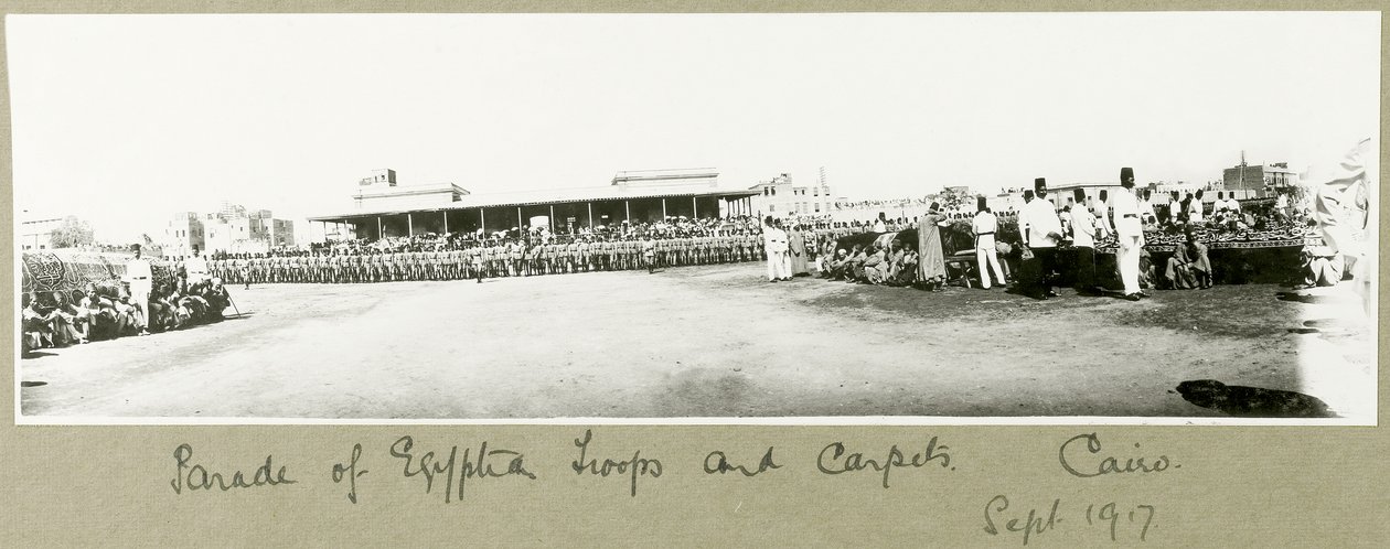 Parad av egyptiska trupper och mattor, Kairo, september 1917 av Capt. Arthur Rhodes