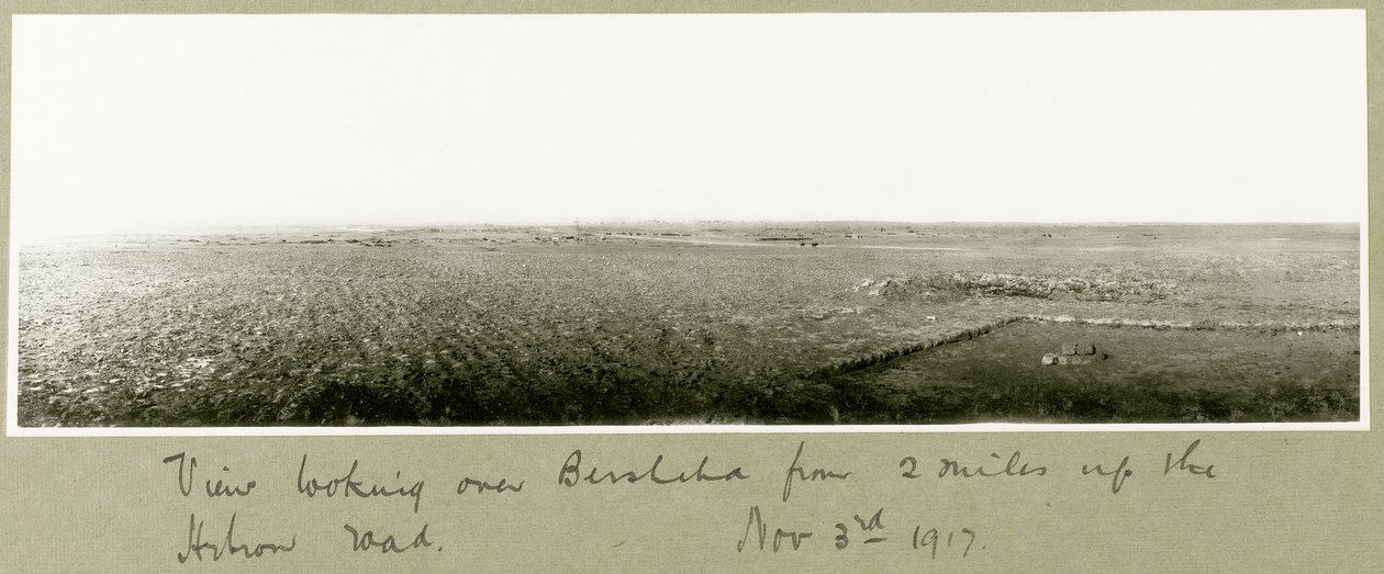 Utsikt över Beersheba från två mil uppför Hebron Road, 3 november 1917 av Capt. Arthur Rhodes