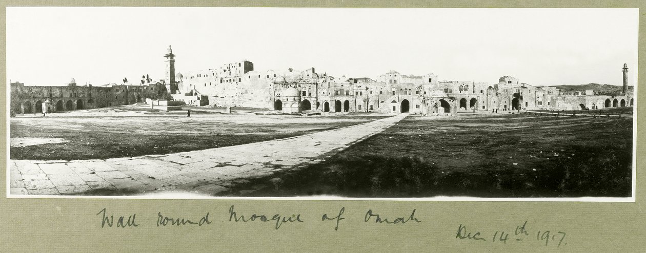 Mur runt moskén i Omah, 14 december 1917 av Capt. Arthur Rhodes