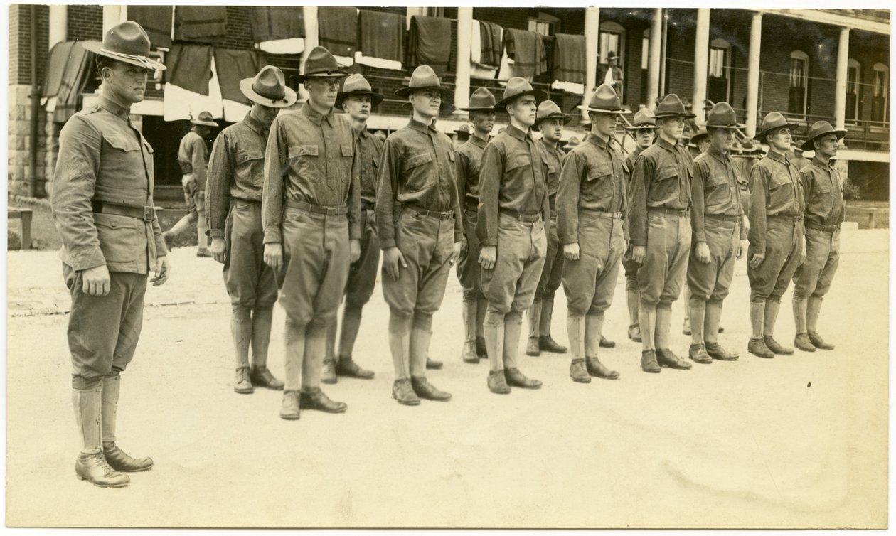 A Group of Soldiers Lined Up in Two Rows Standing at Attention av Carl Michel